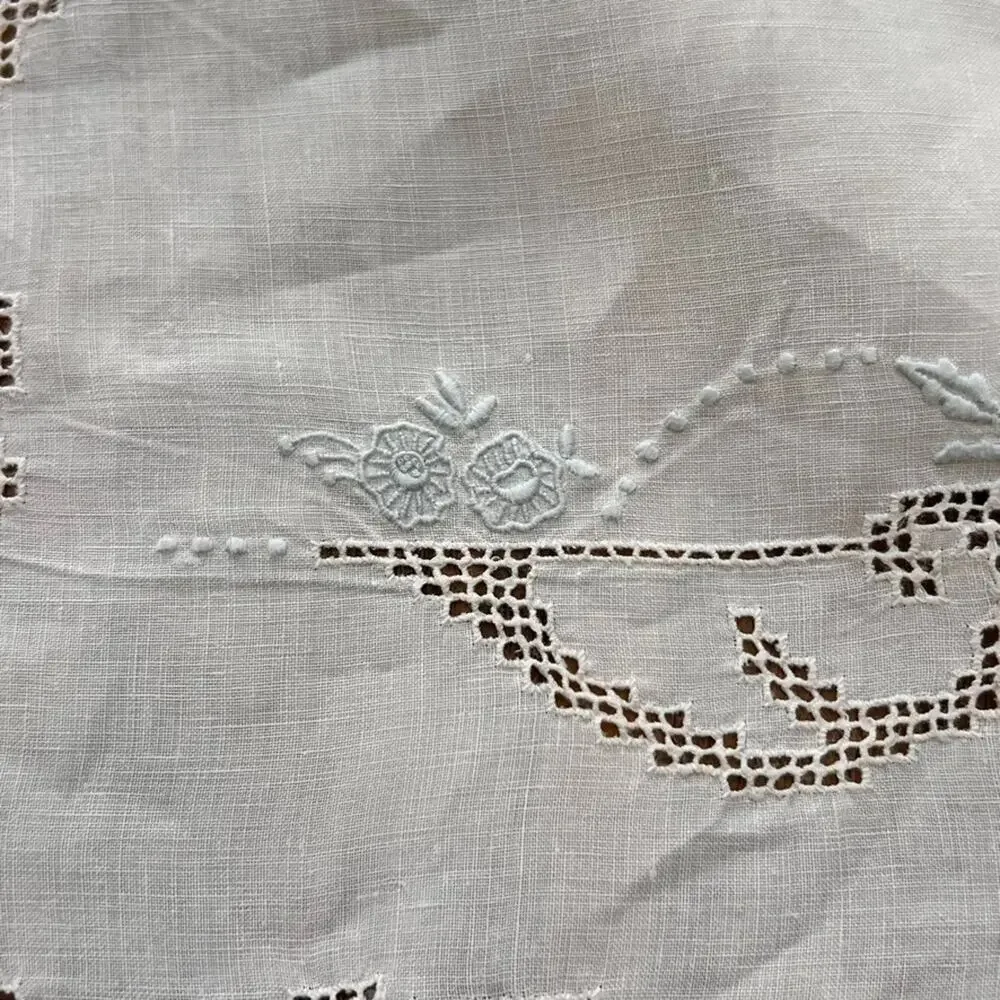 Antique Batiste White Linen Tablecloth Floral Lace Raised Embroidery 103 x 69" - Picture 6 of 13